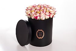 Τριαντάφυλλα σε κουτί, με σοκολατάκια ferrero.