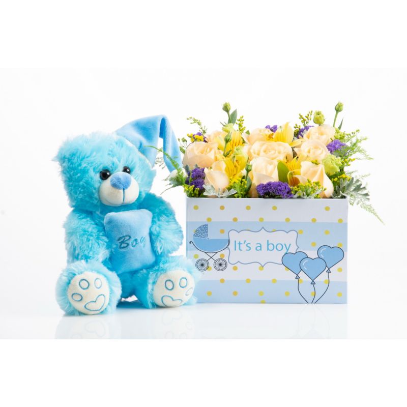 Σύνθεση λουλουδιών σε κουτί,με λούτρινο αρκουδάκι.