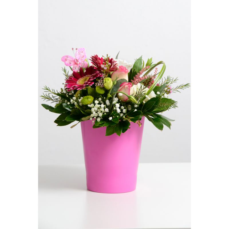 Σύνθεση λουλουδιών,σε ροζ χρώματα.
