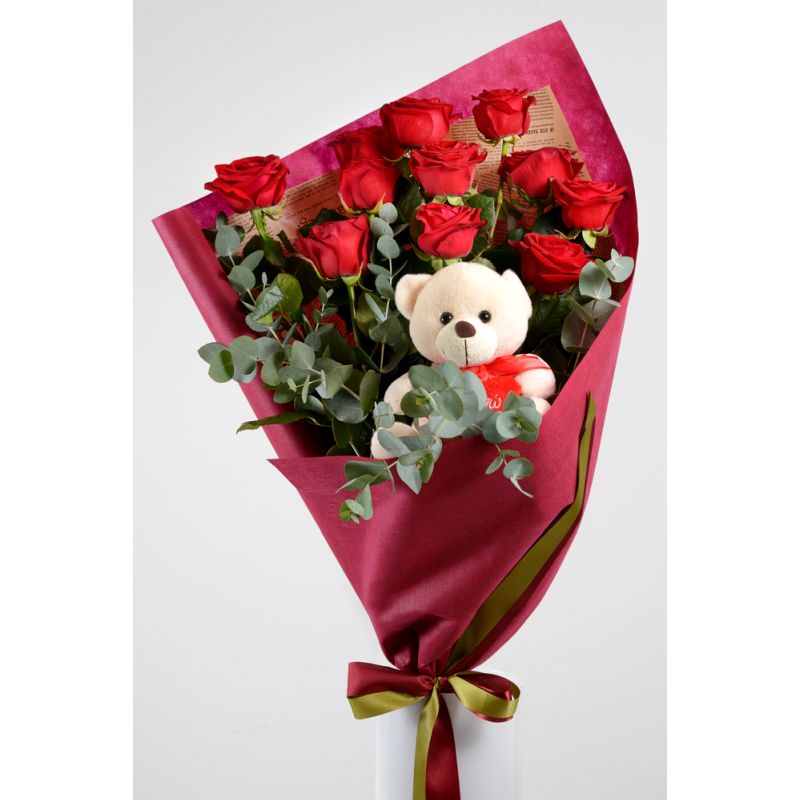 11 βελούδινα red naoumi τριαντάφυλλα,με λούτρινο αρκουδάκι.