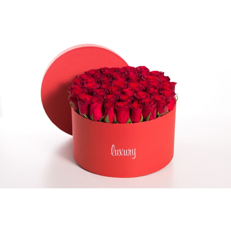 Τριαντάφυλλα κόκκινα σε κουτί luxury.